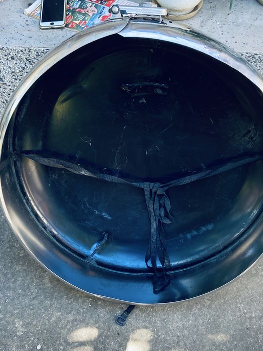 Продавам метален кальф за резервна гума на джип.