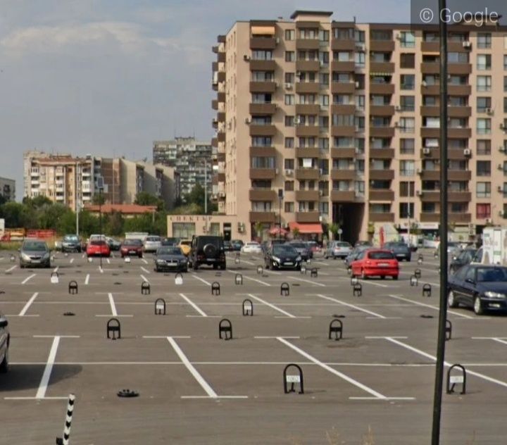 Продавам 5 паркоместа в Оазис 4