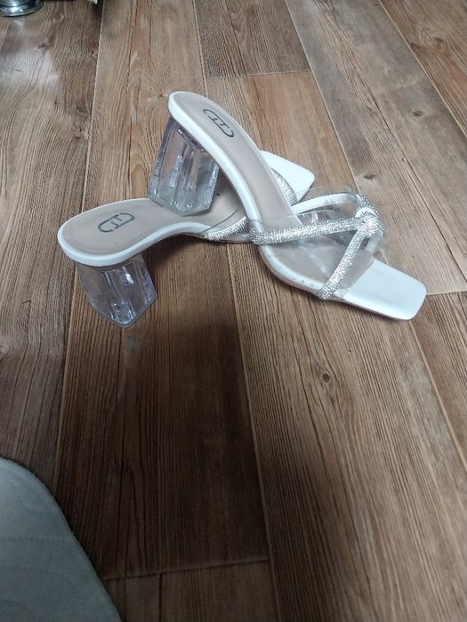 Продам женские гелевые босоножки