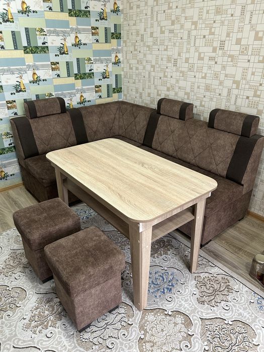 Продам кухонную мебель сундук вместе со столом