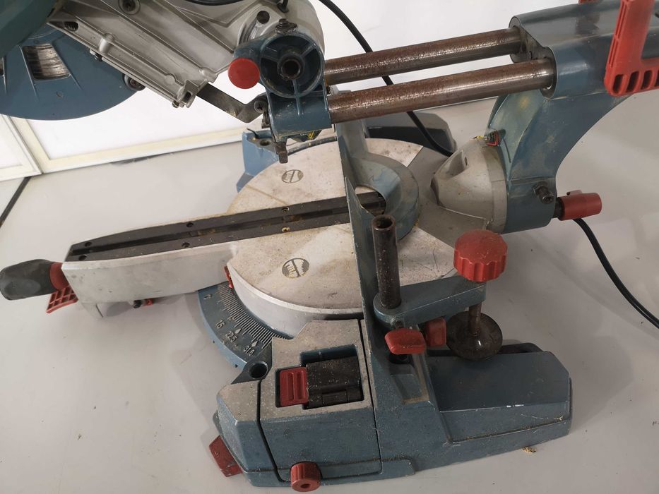 Циркуляр пендула - Erbauer 1600W / 254mm