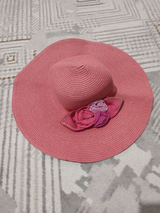 Кеды, платье и шляпа