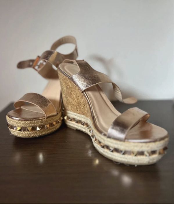 Sandale cu platforma