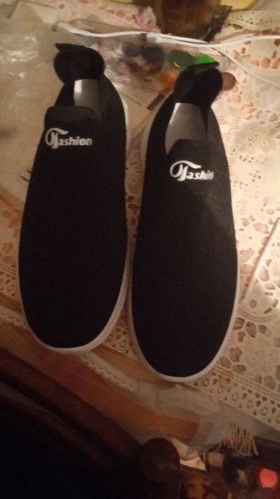 Продам новые кросовки