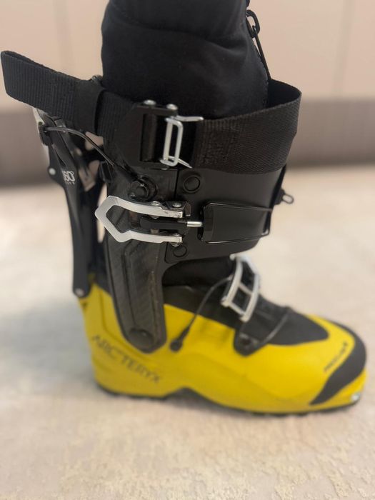 продам скитурные ботинки