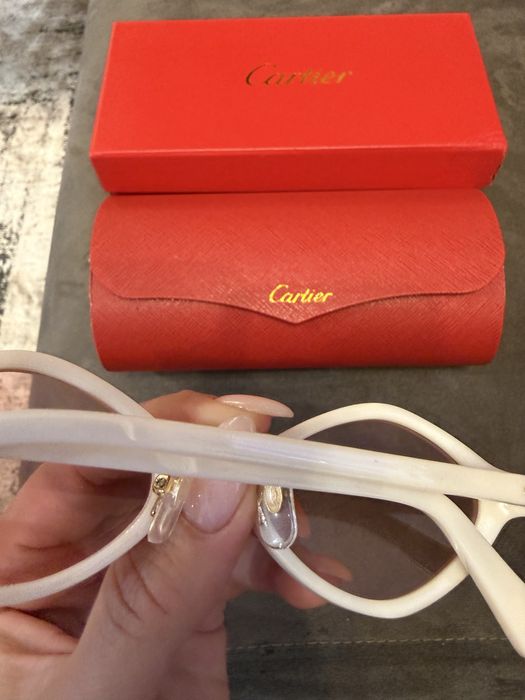 Cartier очила бели нови