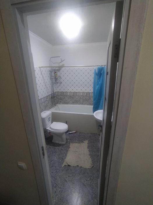 Fargʻona shahar shaxar hokimiyati oldidagi yangi qurilgan 8 qavatli