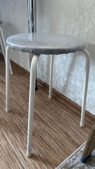 Продаю табуретки, стулья