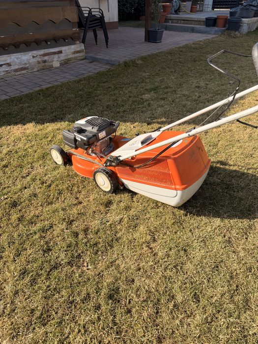 Masina tuns gazonul stihl 248t