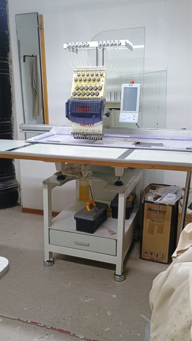 Продается промышленная вышивальная машина