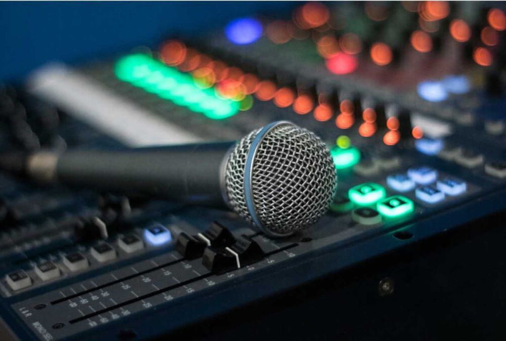 Аренда радиомикрофонов Shure и гарнитур для спикеров в Алматы
