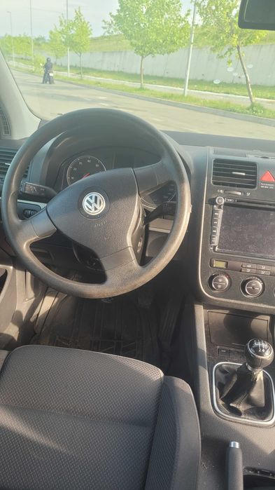 Golf 5 1.6 mpi anul 2005