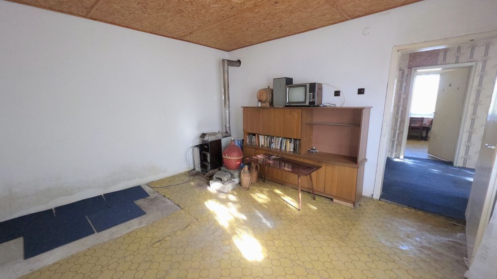 Продава се къща в центъра на село Чуковец, община Радомир