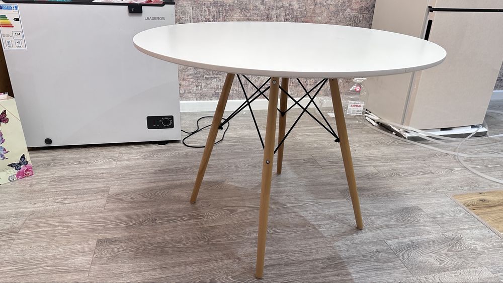 Стол для кухни.