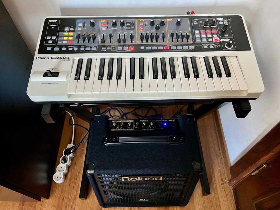 KIT Sintetizator Roland Gaia 01-SH cu stand , aplificator si husa