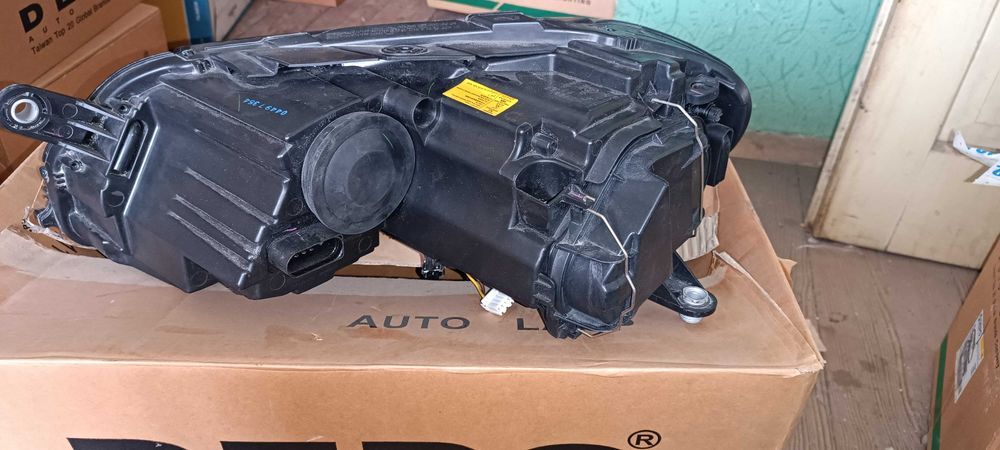 ФАР VW Passat 2011-2015