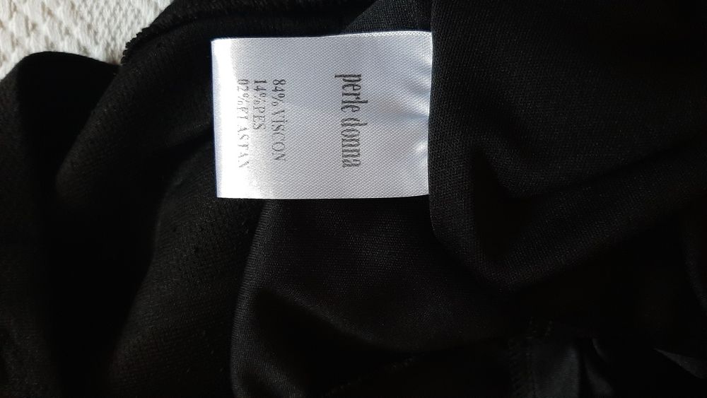 Rochie noua cu eticheta marimea 36  model deosebit