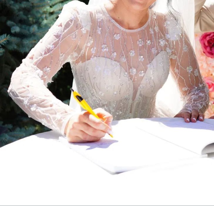 Rochie de mireasa, material din Dubai