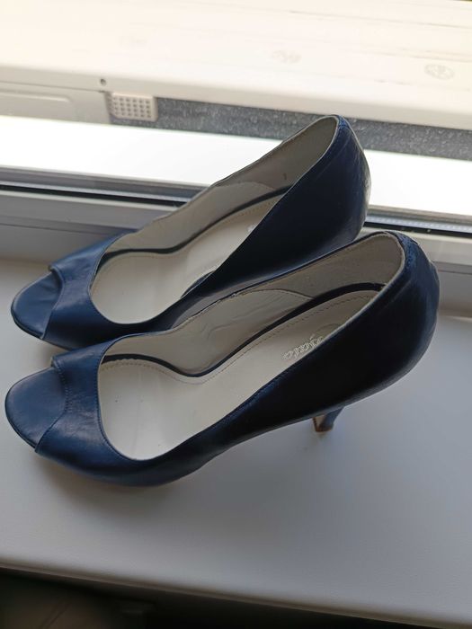 Продавам дамски обувки Bata