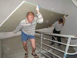 Грузчики-разнорабочие.