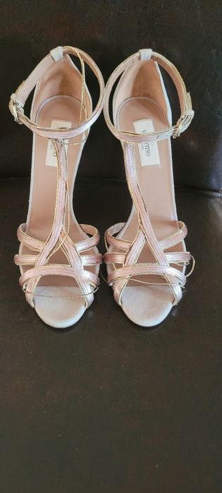 Valentino Garavani 
Sandale