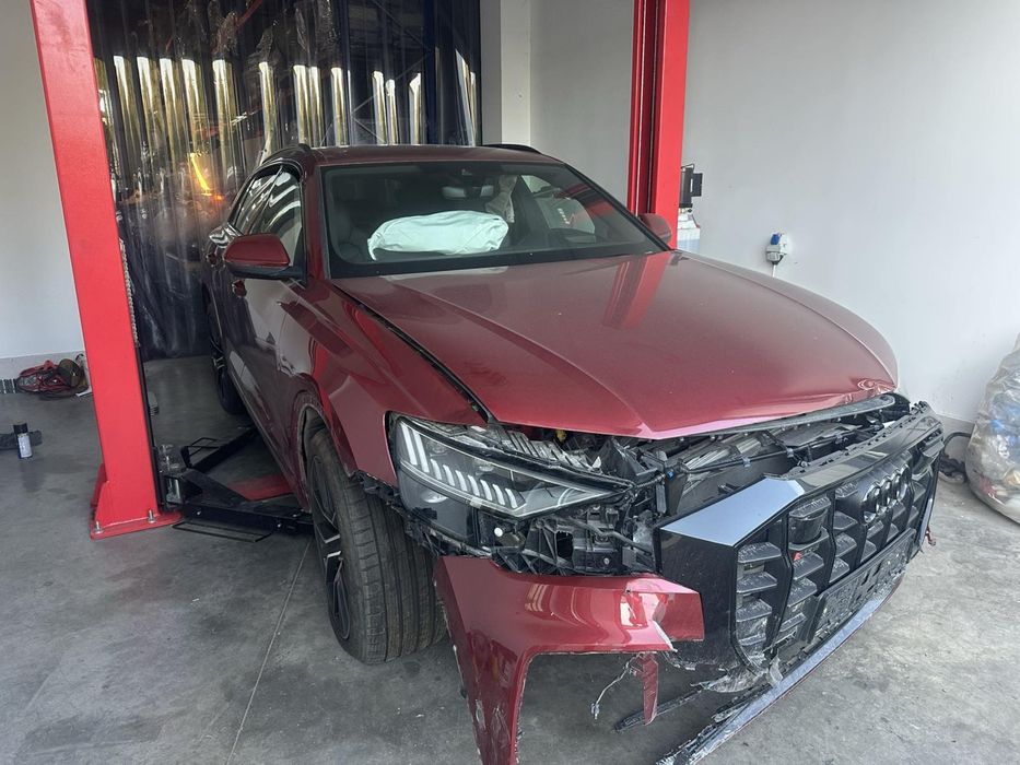 Audi SQ8 4.0 TFSI 507 k.c. на части.
