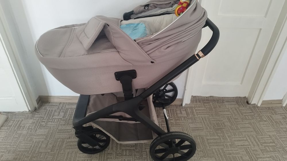 Продавам детска количка