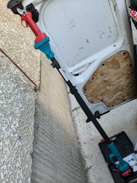 Foarfeca electrica 2 acumulatori 48v 8ah+extensie 2m,Campion Ural!