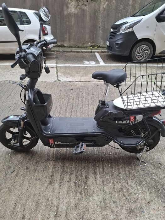 Vând scuter electric