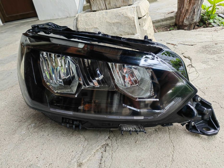 Фар Peugeot 208 LED десен / Фар Пежо 208 LED / Фар Peugeot 2008 / Фар Пежо 2008 LED Оригинален