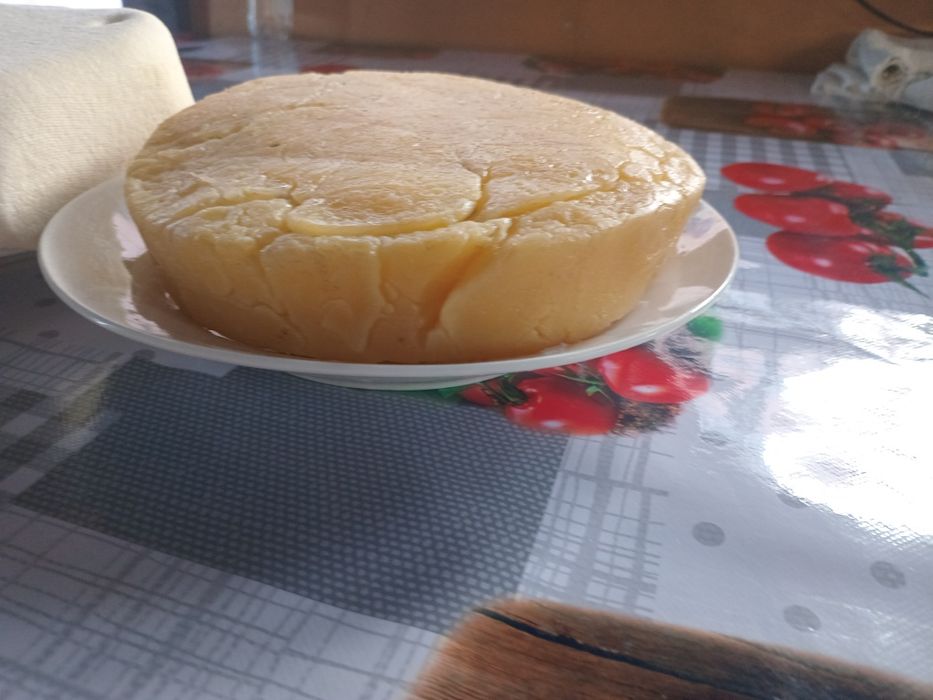Vând brânză de vacuță