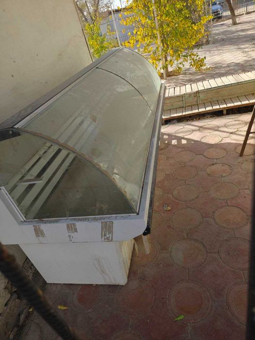 Витрина холодильник