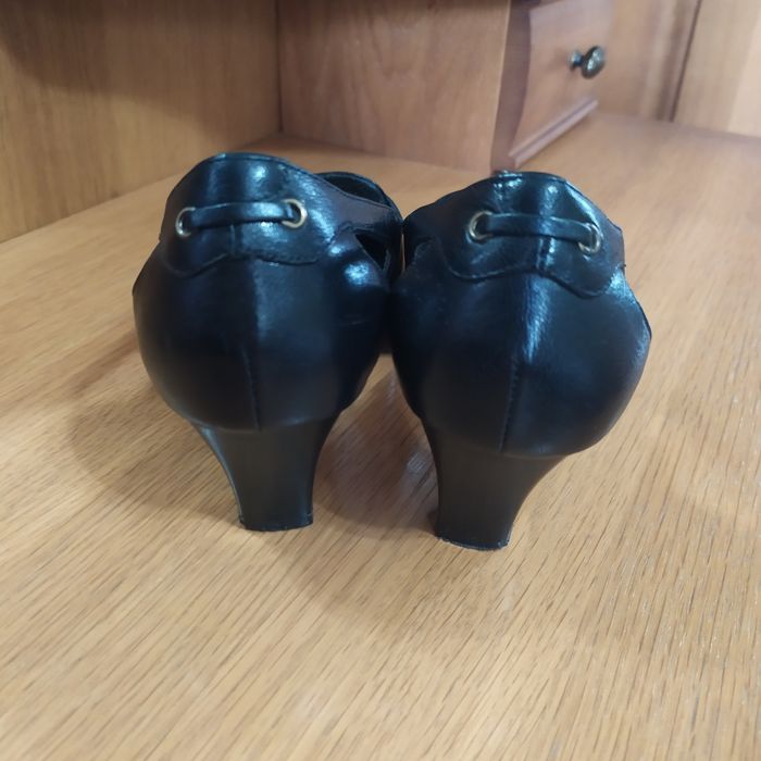 Кожаные туфли 36 размера