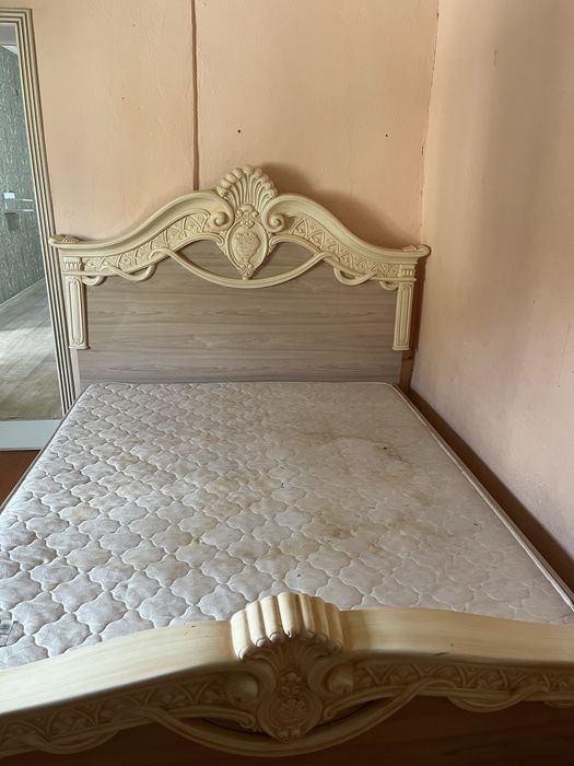 спальни кровать