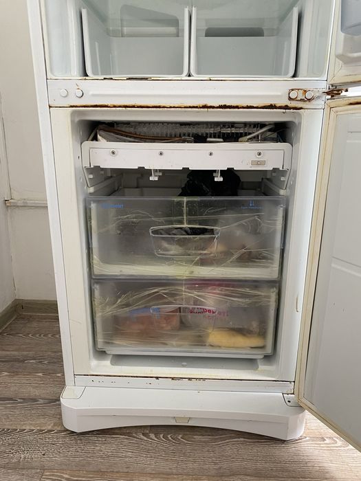 Холодильник INDESIT