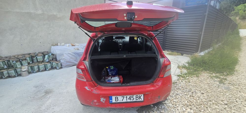 Toyota Yaris 1.0 бензин, 2011 г