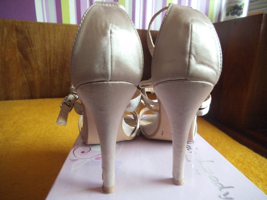 Дамски сандали номер 38-2 чифта