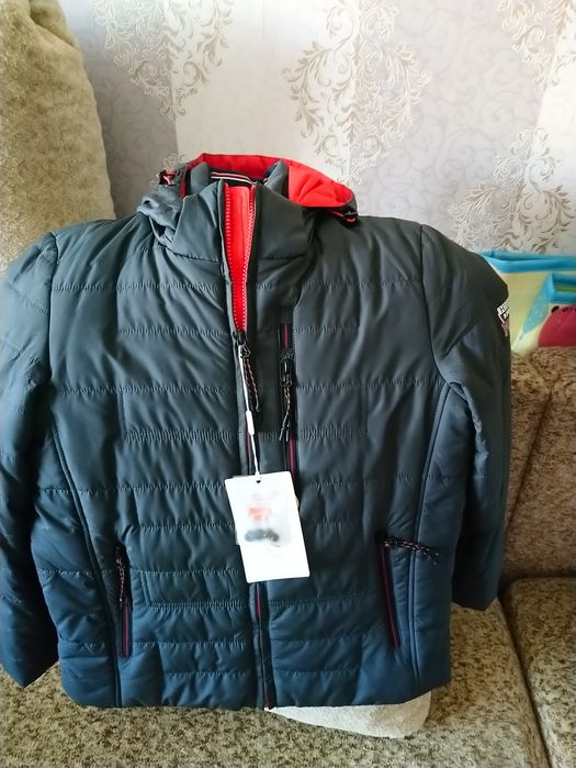 Продам куртку на мальчика