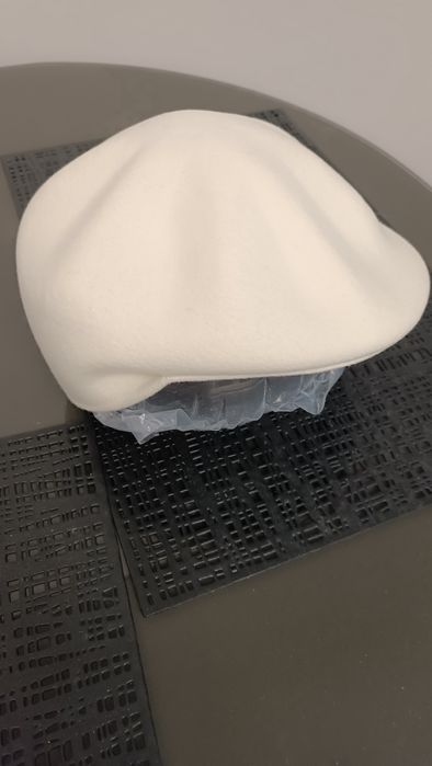 Продаю стильный кепи берет