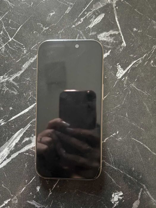Vând iphone 16 pro