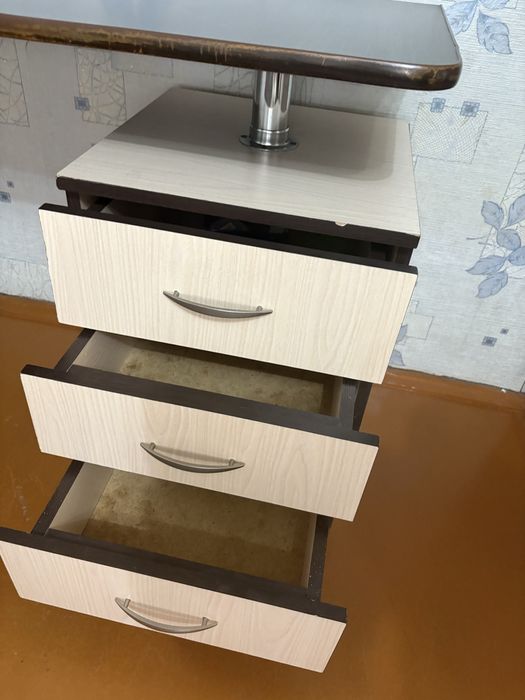 Продам стол ученический 17000