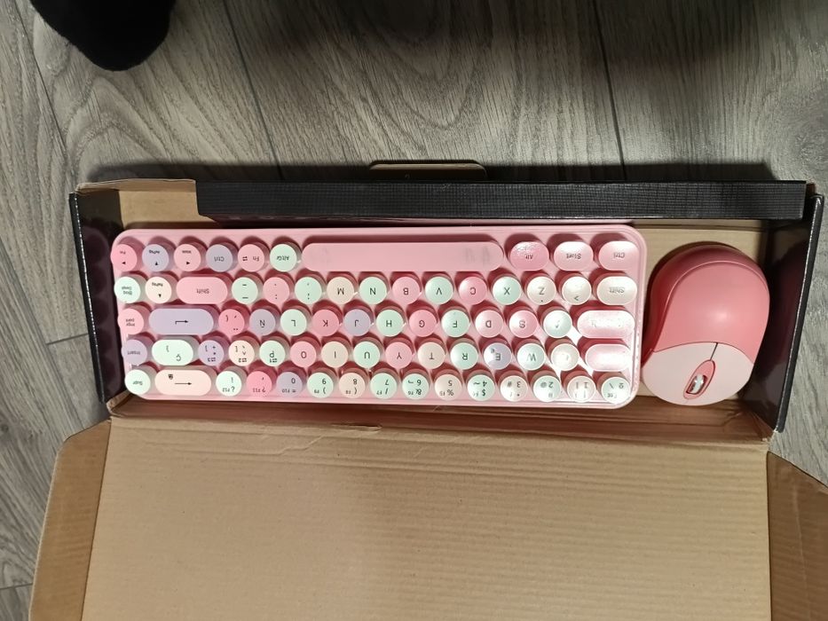 Kit Tastatura si mouse  PC Bluetooth Roz