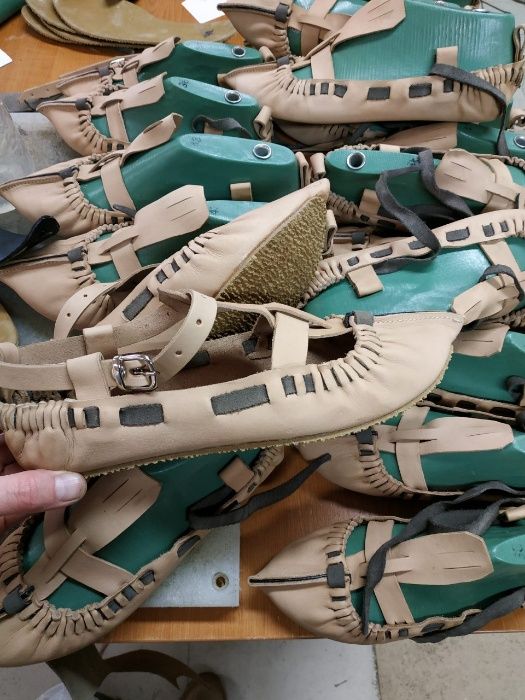 Мъжки и женски цървули - народна носия - опинци - ателие - Стоян Генов