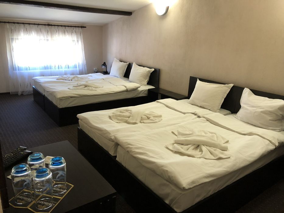 Хотел с ресторант и магазин за сувенири