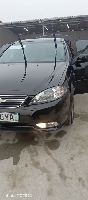 Moshinga 4 ta archa balon taqilgan mejkar Pult quyilgan