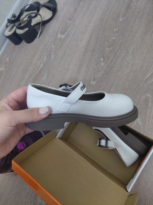 Продам детскую обувь