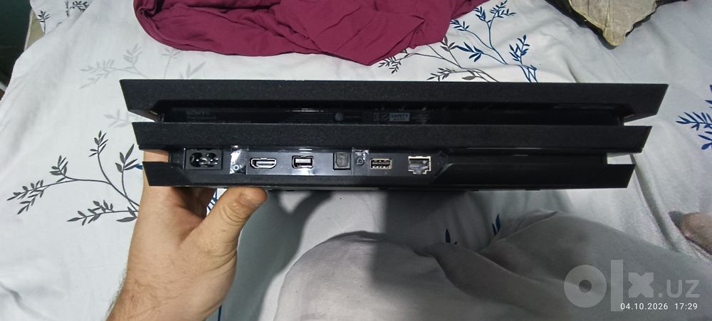 PlayStation 4 Pro 1 ТБ + 2 джойстика + игра + подписка PS PLUS ЛЮКС