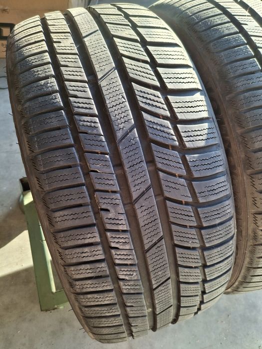 2  Anvelope  de iarnă   225 40 r18 Toyo