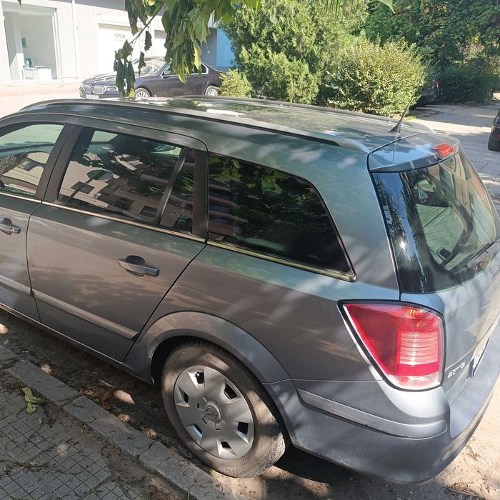 Продавам Опел Астра 1.6 105кс 2006година