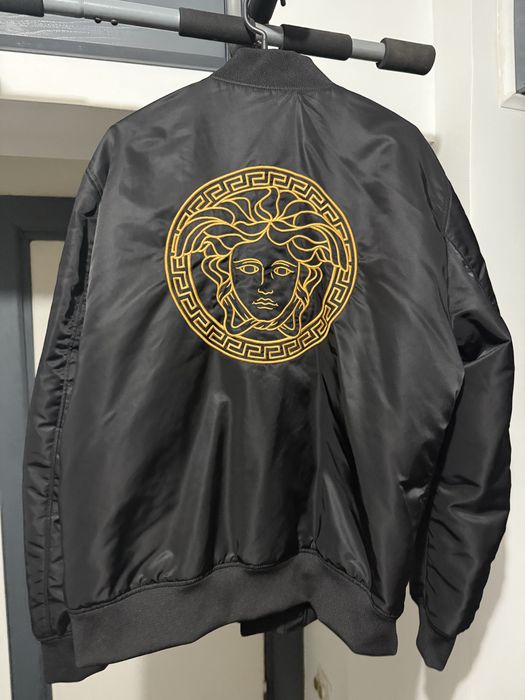 Vand Geaca Versace originala